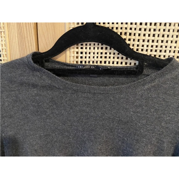 THEORY Ladies Cashmere/Silk Knit top. Size 8/Small. - Picture 3 of 6